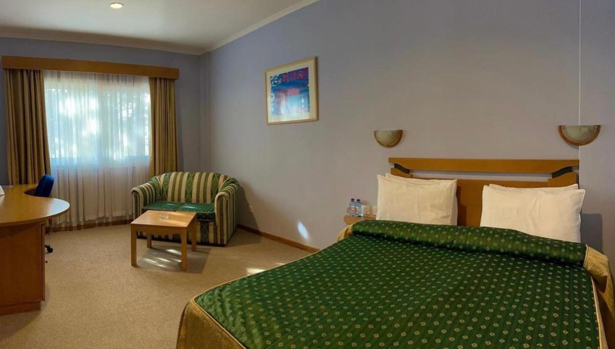 The Crescent Beach Hotel Баку Экстерьер фото