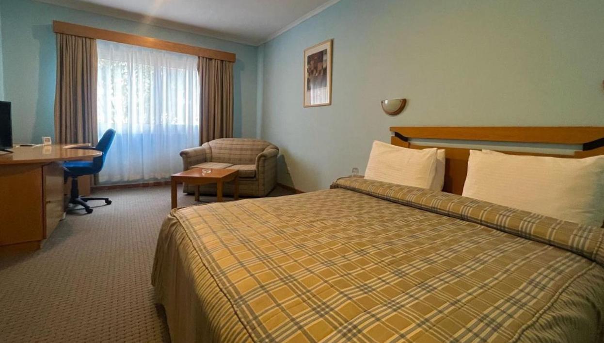 The Crescent Beach Hotel Баку Экстерьер фото