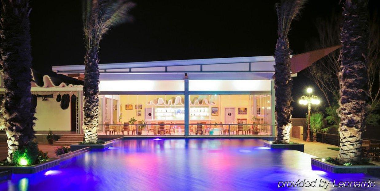 The Crescent Beach Hotel Баку Экстерьер фото