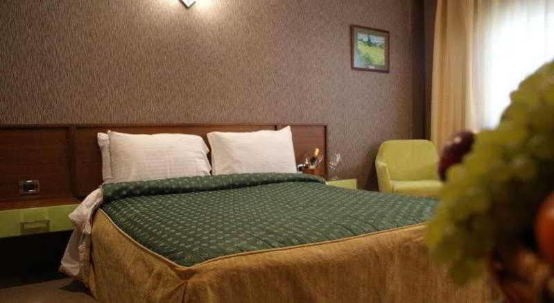 The Crescent Beach Hotel Баку Экстерьер фото