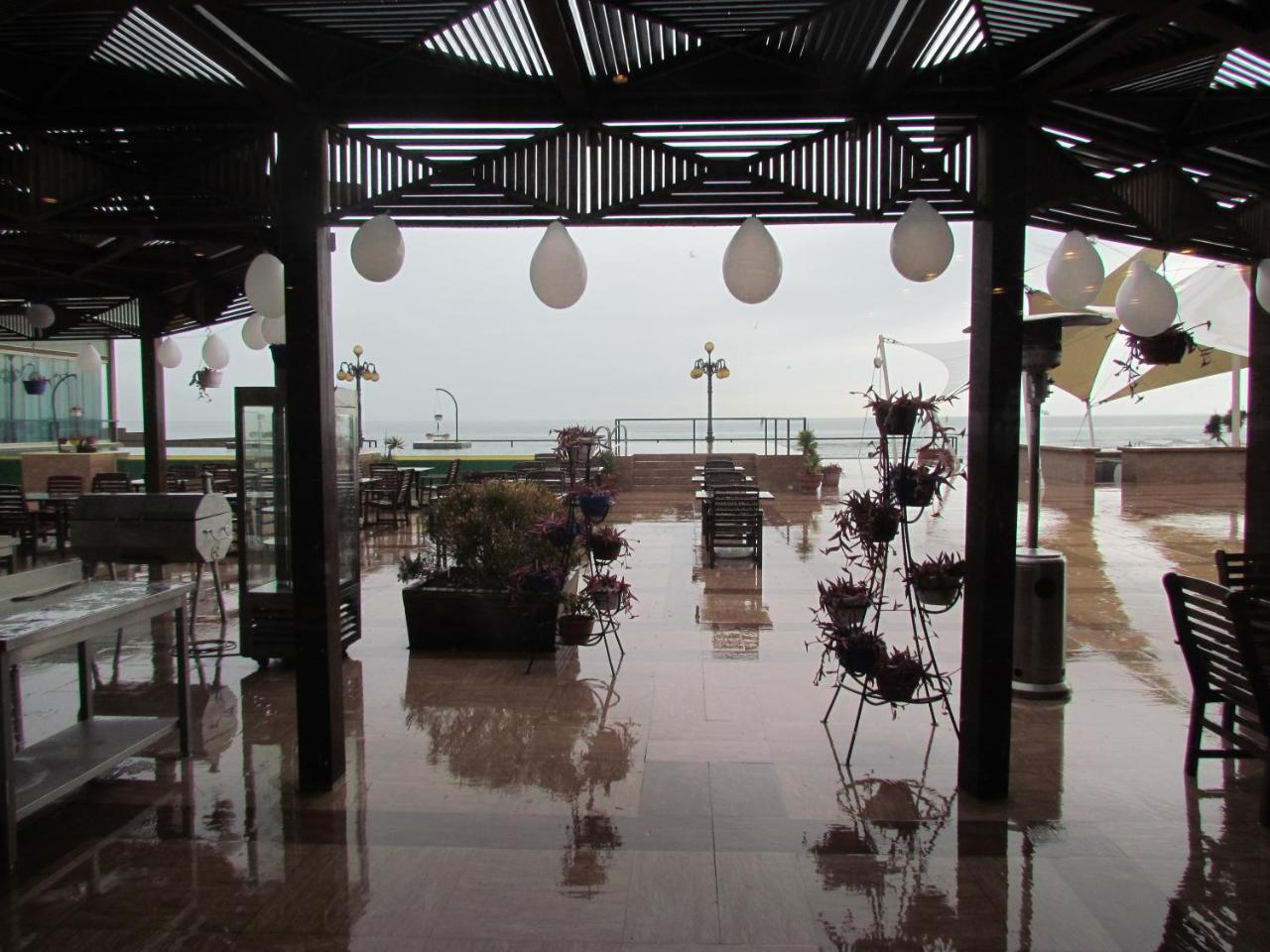 The Crescent Beach Hotel Баку Экстерьер фото